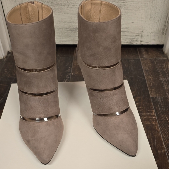 Elegant Beige Ankle Booties - Picture 5 of 11